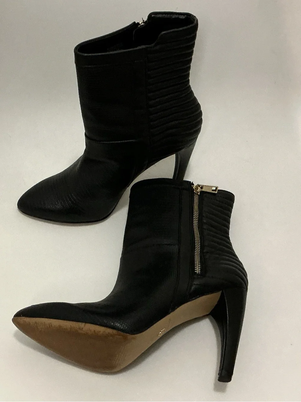 Ann Taylor Women Black Leather Kitsie side zip Ankle Bootie Size 6.5